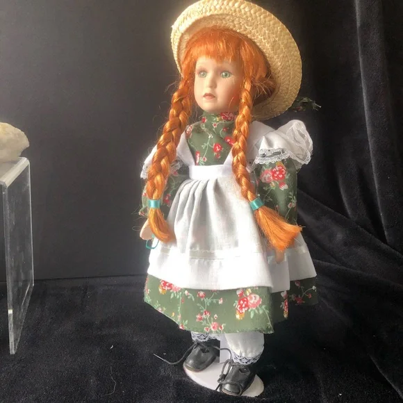 Anne of green gables genuine collector hand painted porcelain doll - Picture 1 of 5